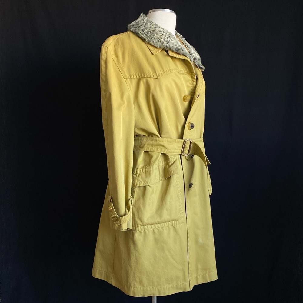 Vintage Oleg Cassini trench coat w fur collar